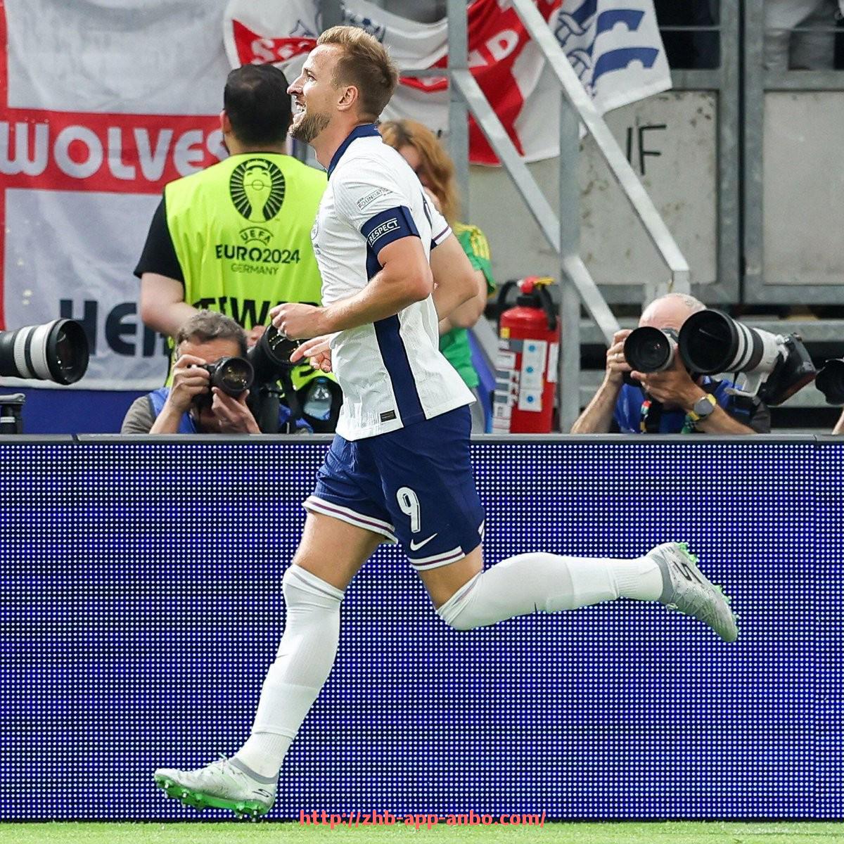 安博体育app下载-新赛季意甲球队阵容变化及战术调整分析